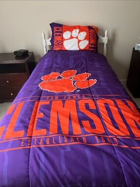 Northwest Purple and Orange Clemson Paw Comforter